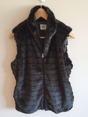 Katydid Plush Faux Fur Vest Black Size Medium